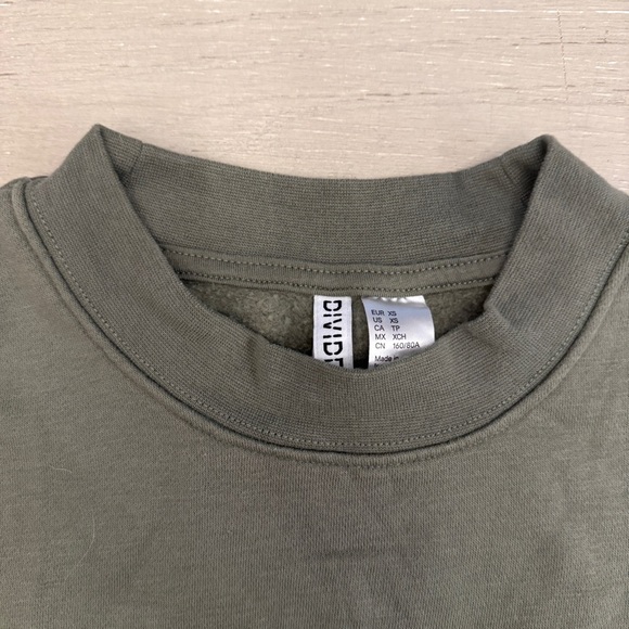 Divided by H&M Green Cropped Sweatshirt Size XS Pullover Crew Neck Long Sleeves - Picture 4 of 5